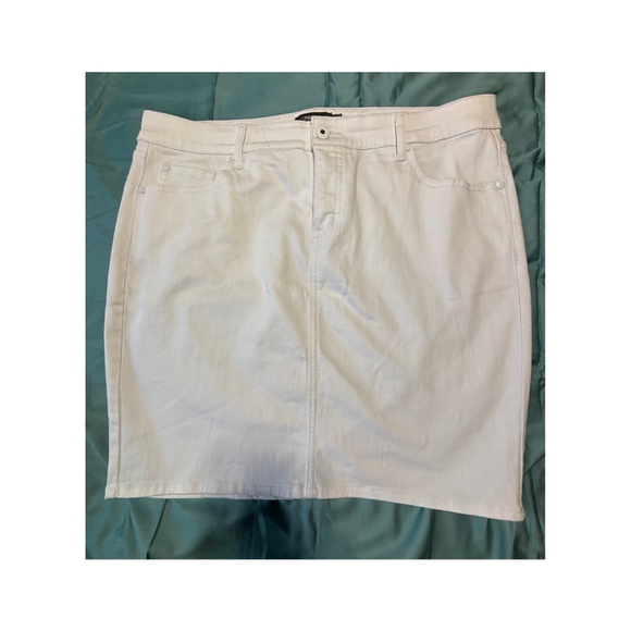 EUC Torrid Mini “Optic” White Denim/Jean Skirt Plus Size 18W - Picture 2 of 8